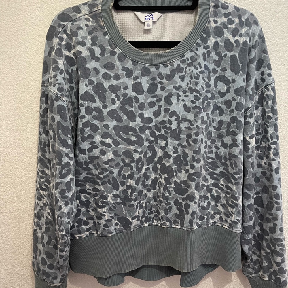 JoyLab Light Gray Leopard Print Crewneck